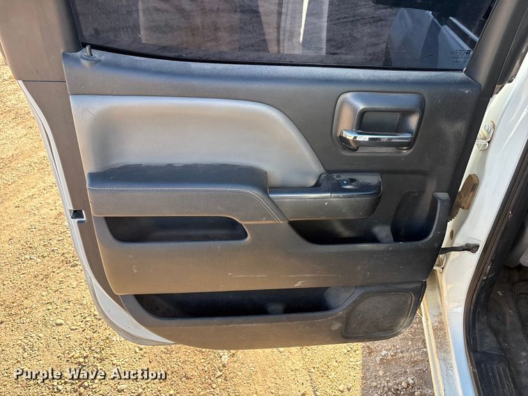 image for item EF6111 2015 Chevrolet Silverado 2500HD Crew Cab pickup truck