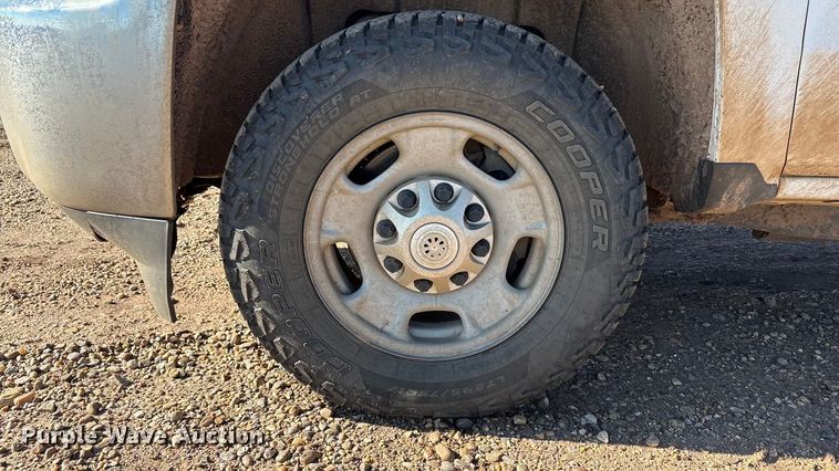 image for item EF6111 2015 Chevrolet Silverado 2500HD Crew Cab pickup truck