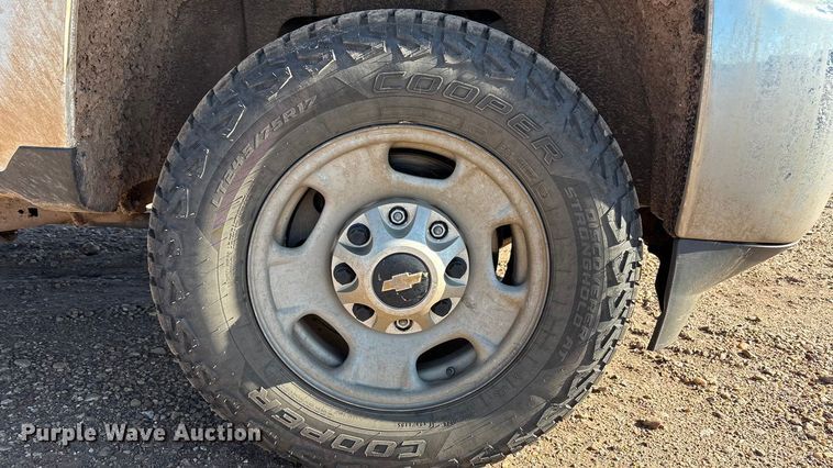 image for item EF6111 2015 Chevrolet Silverado 2500HD Crew Cab pickup truck