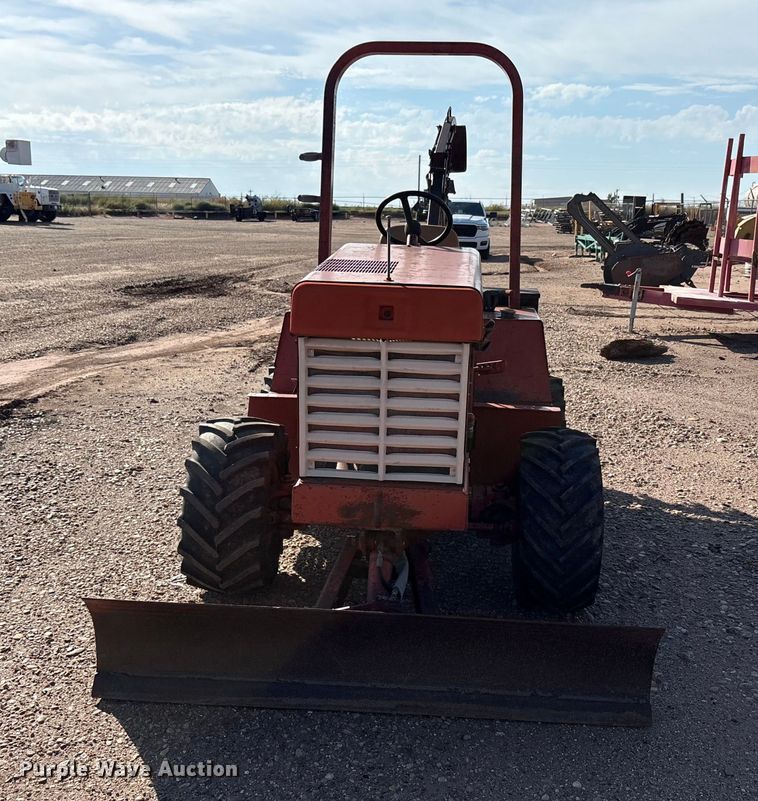 image for item EF6113 1995 Ditch Witch 3610 trencher
