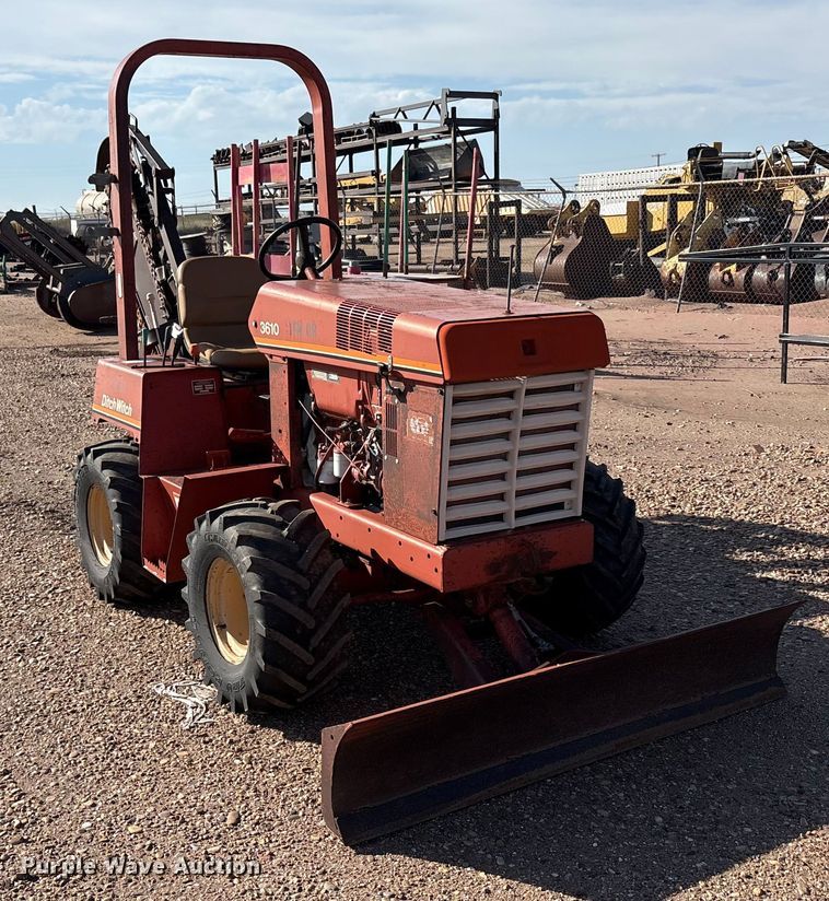 image for item EF6113 1995 Ditch Witch 3610 trencher