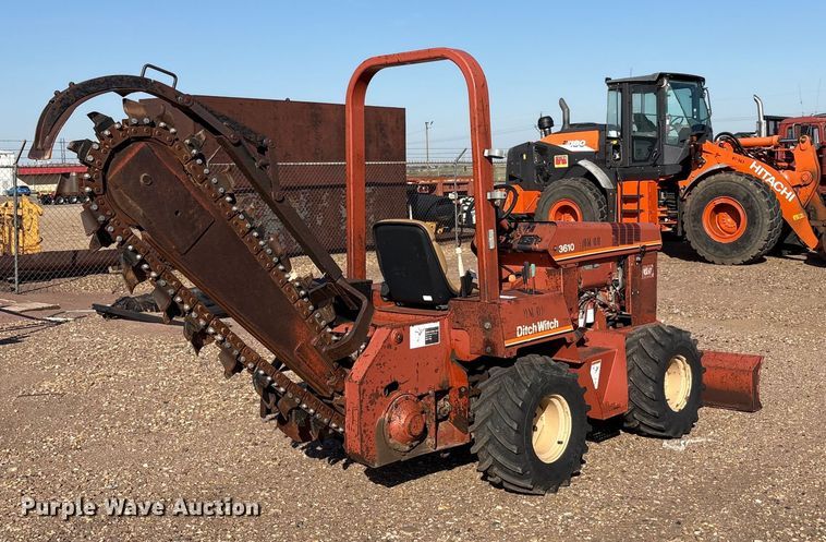 image for item EF6113 1995 Ditch Witch 3610 trencher