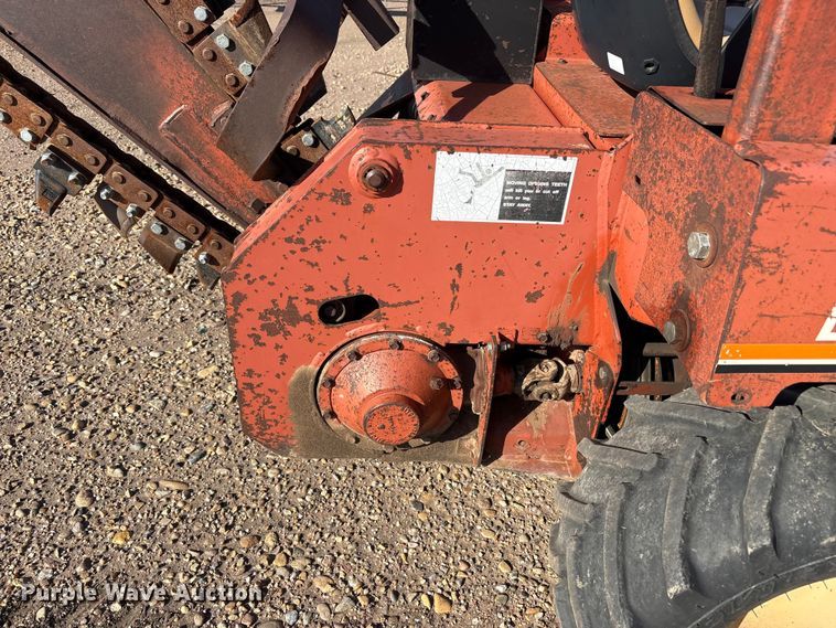 image for item EF6113 1995 Ditch Witch 3610 trencher
