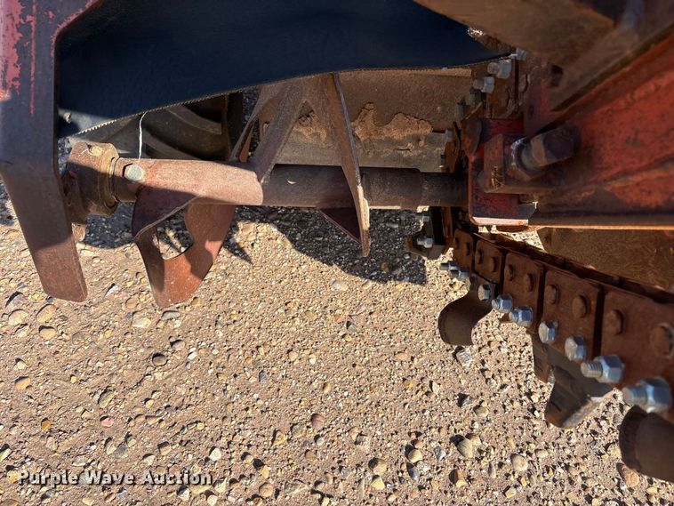 image for item EF6113 1995 Ditch Witch 3610 trencher