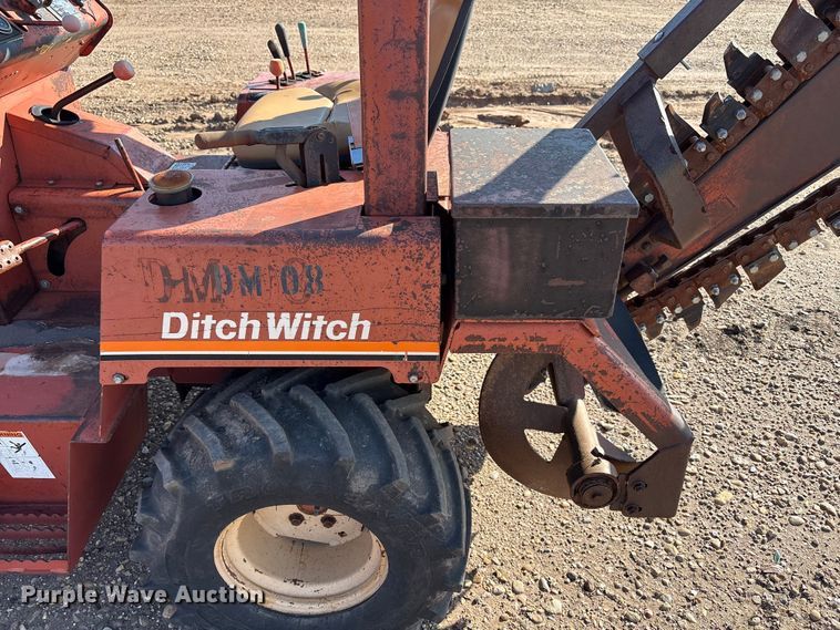 image for item EF6113 1995 Ditch Witch 3610 trencher