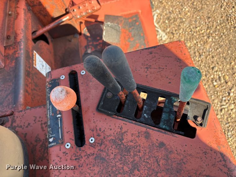 image for item EF6113 1995 Ditch Witch 3610 trencher