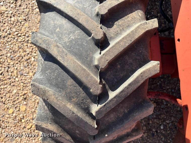 image for item EF6113 1995 Ditch Witch 3610 trencher