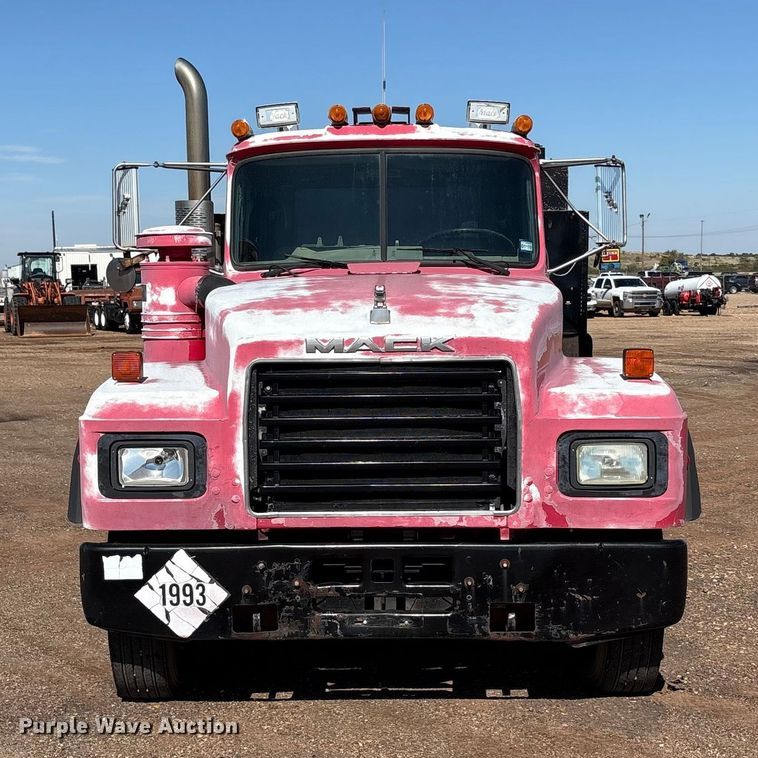 image for item EF6114 1992 Mack RD688S fuel / lube truck
