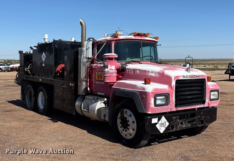 image for item EF6114 1992 Mack RD688S fuel / lube truck