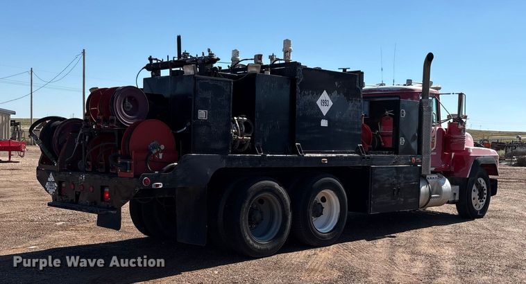 image for item EF6114 1992 Mack RD688S fuel / lube truck