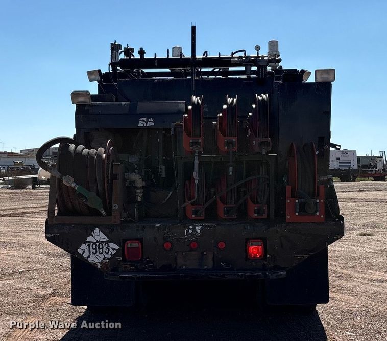 image for item EF6114 1992 Mack RD688S fuel / lube truck