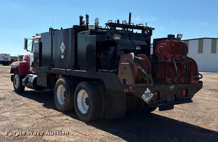 image for item EF6114 1992 Mack RD688S fuel / lube truck