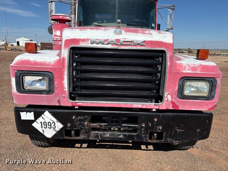 image for item EF6114 1992 Mack RD688S fuel / lube truck