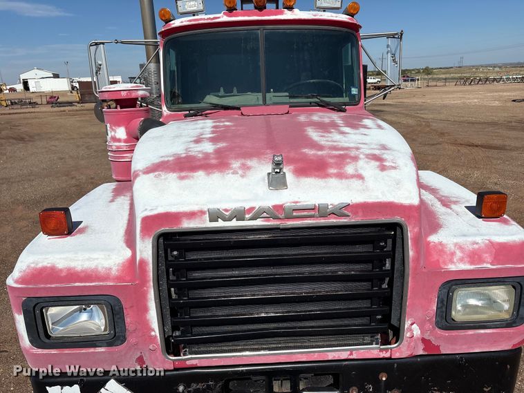 image for item EF6114 1992 Mack RD688S fuel / lube truck