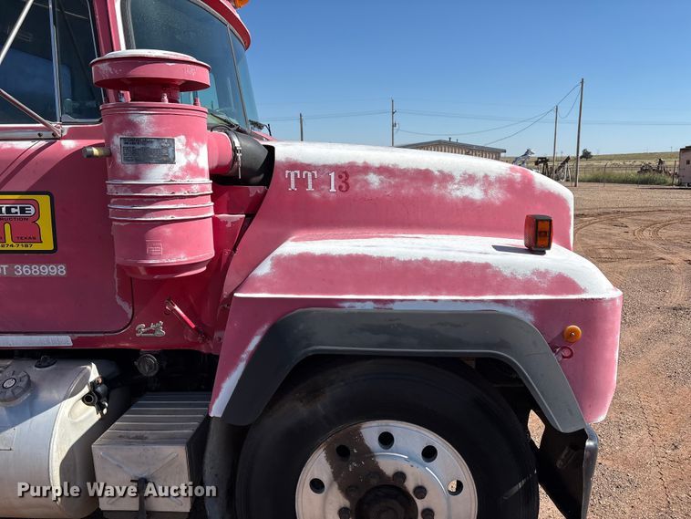 image for item EF6114 1992 Mack RD688S fuel / lube truck