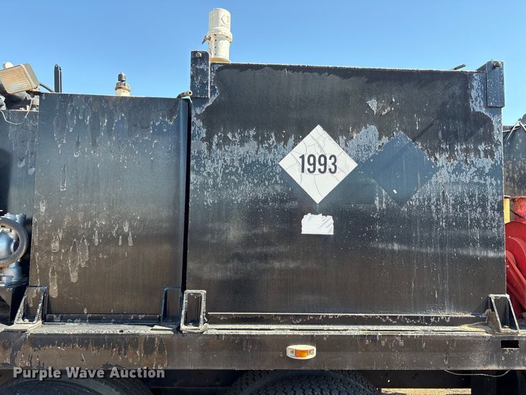 image for item EF6114 1992 Mack RD688S fuel / lube truck