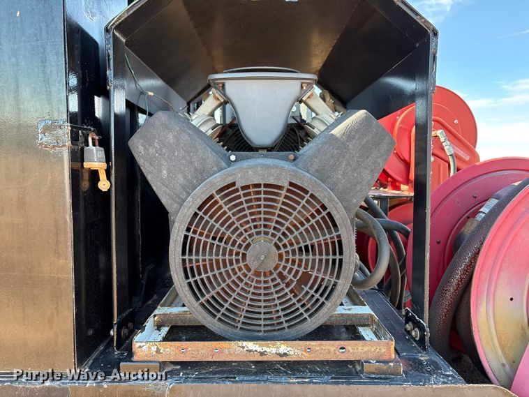 image for item EF6114 1992 Mack RD688S fuel / lube truck