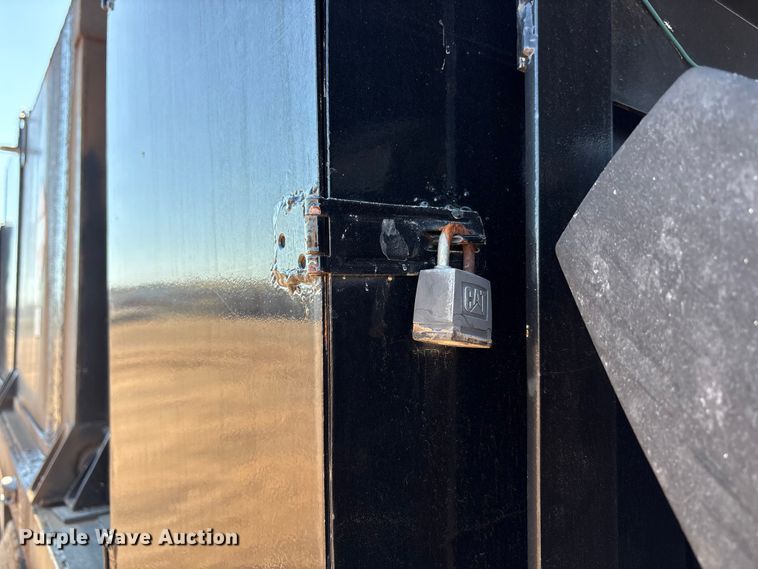 image for item EF6114 1992 Mack RD688S fuel / lube truck