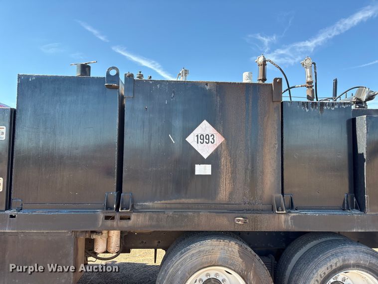 image for item EF6114 1992 Mack RD688S fuel / lube truck