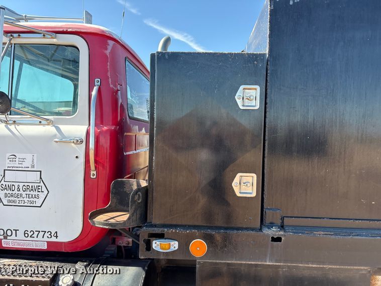 image for item EF6114 1992 Mack RD688S fuel / lube truck