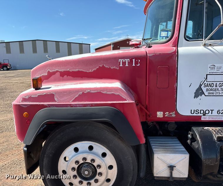 image for item EF6114 1992 Mack RD688S fuel / lube truck