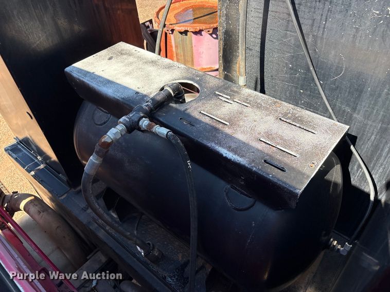 image for item EF6114 1992 Mack RD688S fuel / lube truck