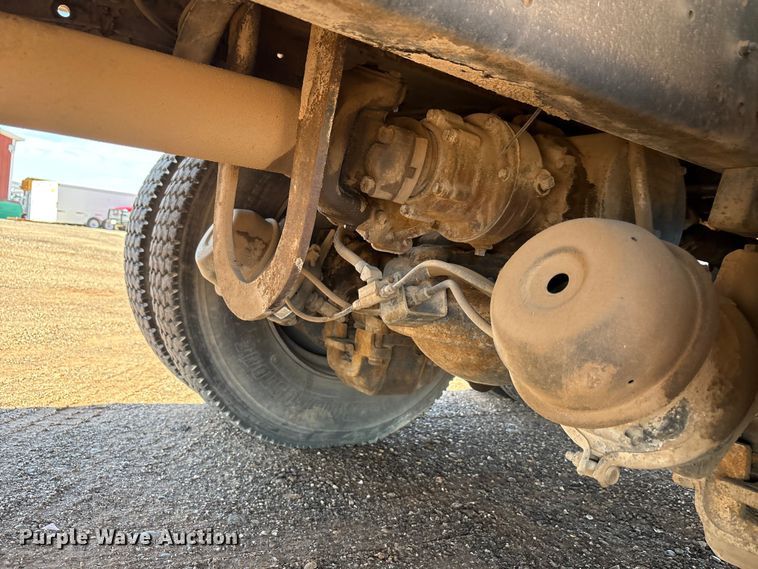 image for item EF6114 1992 Mack RD688S fuel / lube truck