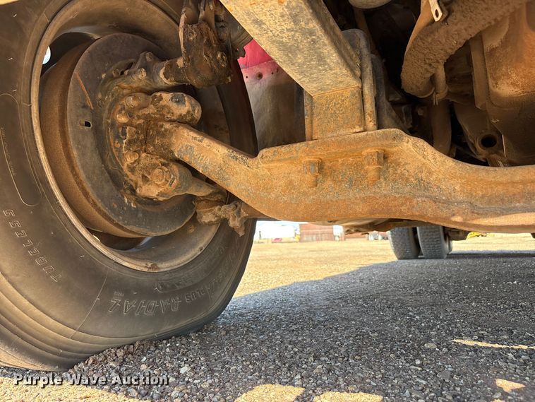 image for item EF6114 1992 Mack RD688S fuel / lube truck