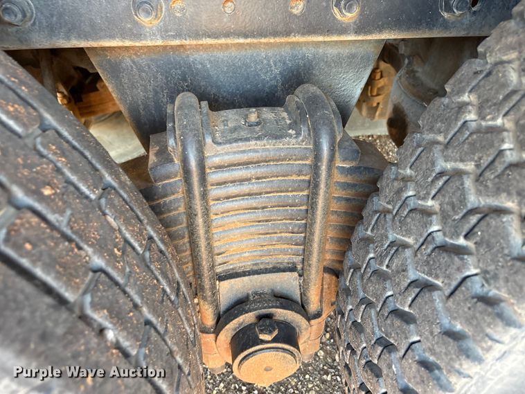 image for item EF6114 1992 Mack RD688S fuel / lube truck