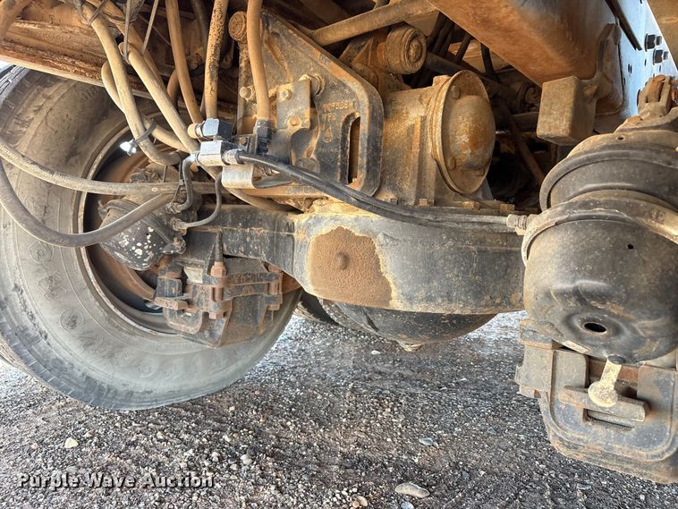 image for item EF6114 1992 Mack RD688S fuel / lube truck