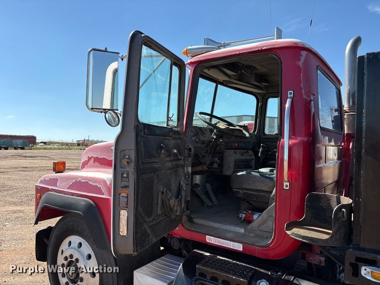 image for item EF6114 1992 Mack RD688S fuel / lube truck