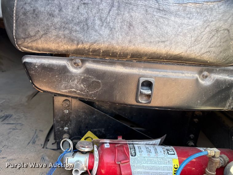 image for item EF6114 1992 Mack RD688S fuel / lube truck