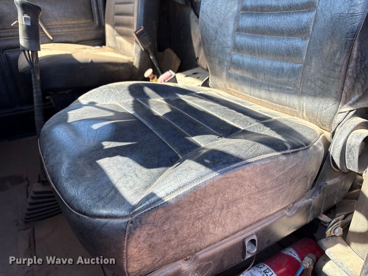 image for item EF6114 1992 Mack RD688S fuel / lube truck