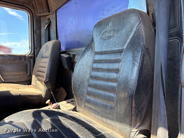 image for item EF6114 1992 Mack RD688S fuel / lube truck