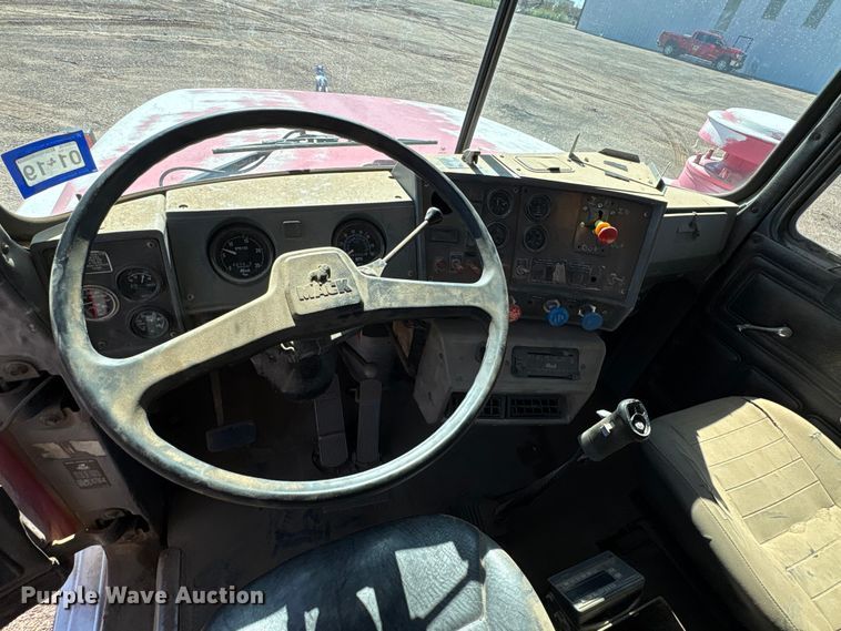 image for item EF6114 1992 Mack RD688S fuel / lube truck