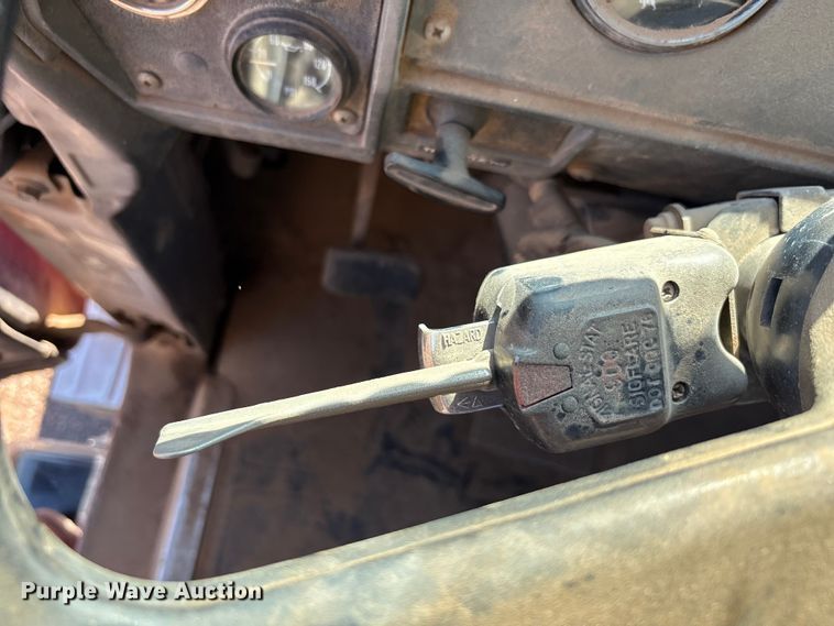 image for item EF6114 1992 Mack RD688S fuel / lube truck