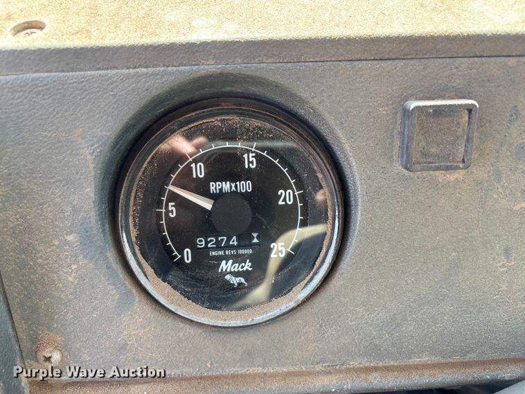 image for item EF6114 1992 Mack RD688S fuel / lube truck