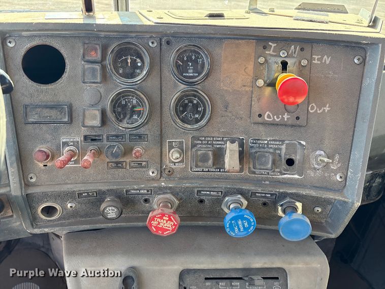 image for item EF6114 1992 Mack RD688S fuel / lube truck