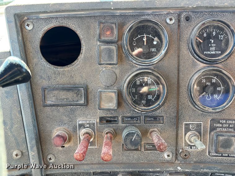 image for item EF6114 1992 Mack RD688S fuel / lube truck