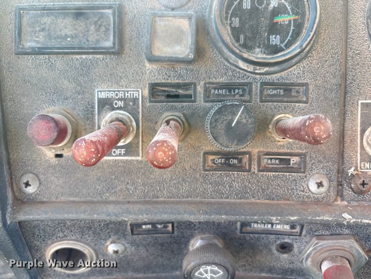 image for item EF6114 1992 Mack RD688S fuel / lube truck