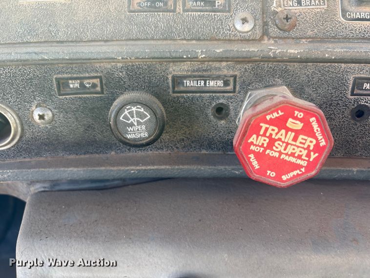 image for item EF6114 1992 Mack RD688S fuel / lube truck