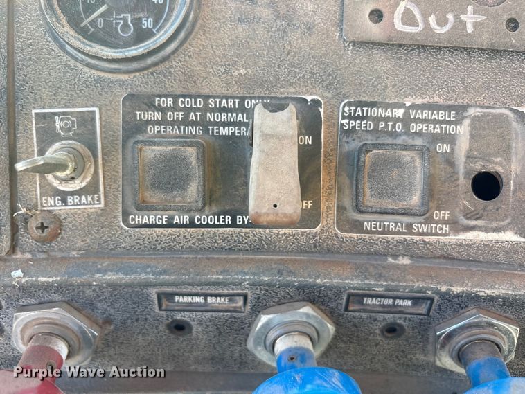 image for item EF6114 1992 Mack RD688S fuel / lube truck