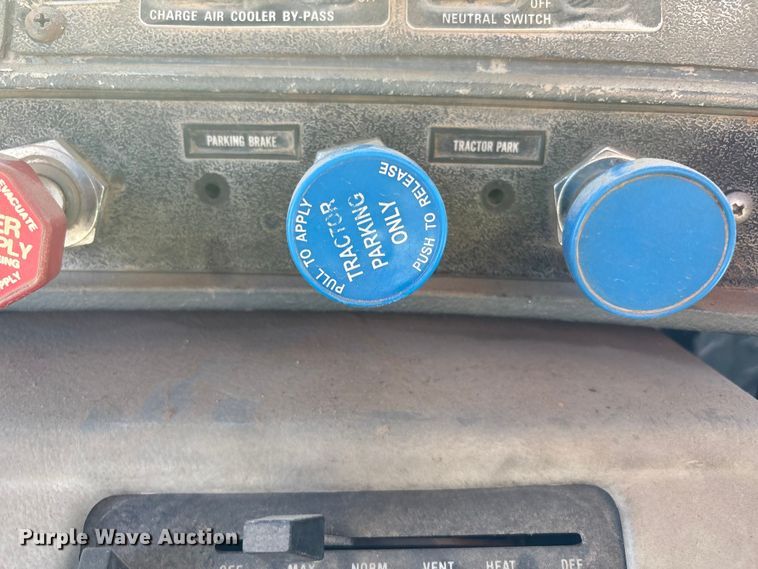 image for item EF6114 1992 Mack RD688S fuel / lube truck