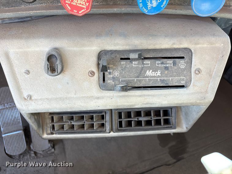 image for item EF6114 1992 Mack RD688S fuel / lube truck