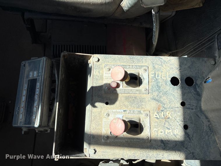 image for item EF6114 1992 Mack RD688S fuel / lube truck