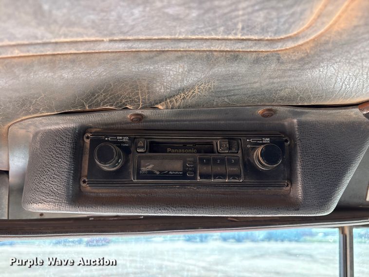 image for item EF6114 1992 Mack RD688S fuel / lube truck