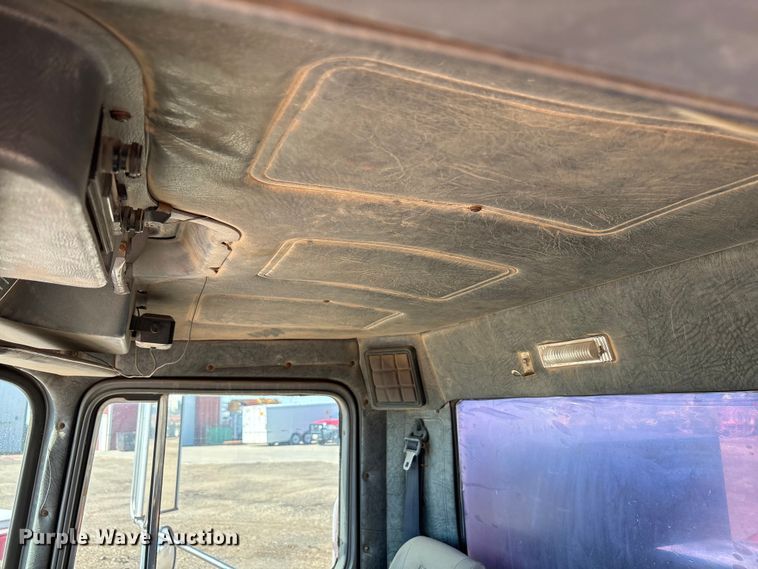 image for item EF6114 1992 Mack RD688S fuel / lube truck