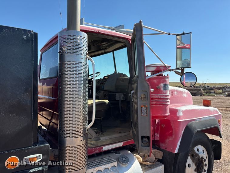 image for item EF6114 1992 Mack RD688S fuel / lube truck