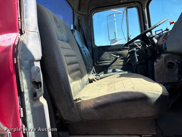 image for item EF6114 1992 Mack RD688S fuel / lube truck