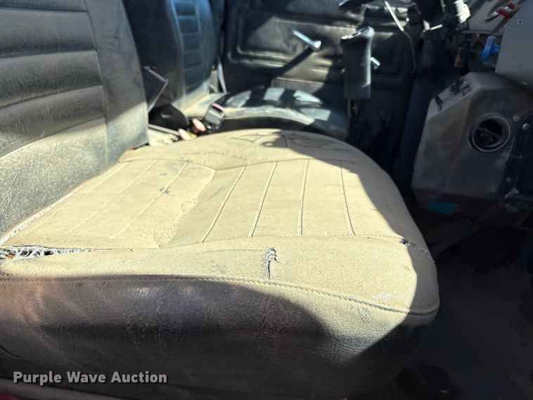 image for item EF6114 1992 Mack RD688S fuel / lube truck